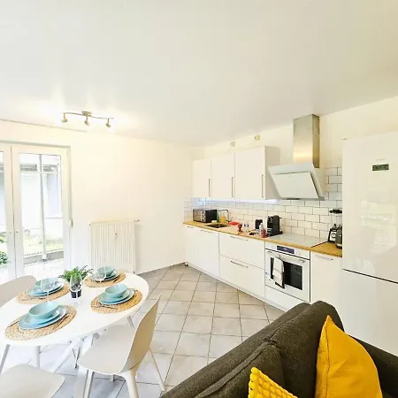 Charming 1br Retreat With Private Terrace Lägenhet *