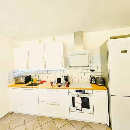 Charming 1br Retreat With Private Terrace