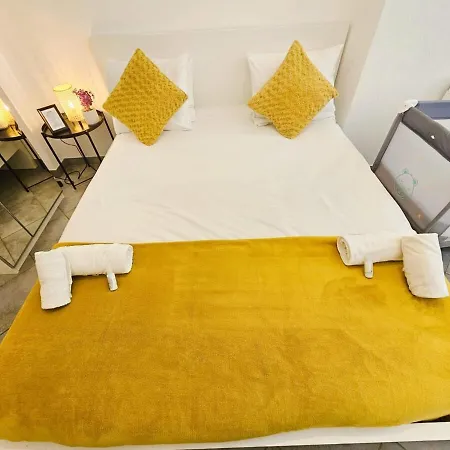 דירה Charming 1br Retreat With Private Terrace לוקסמבורג