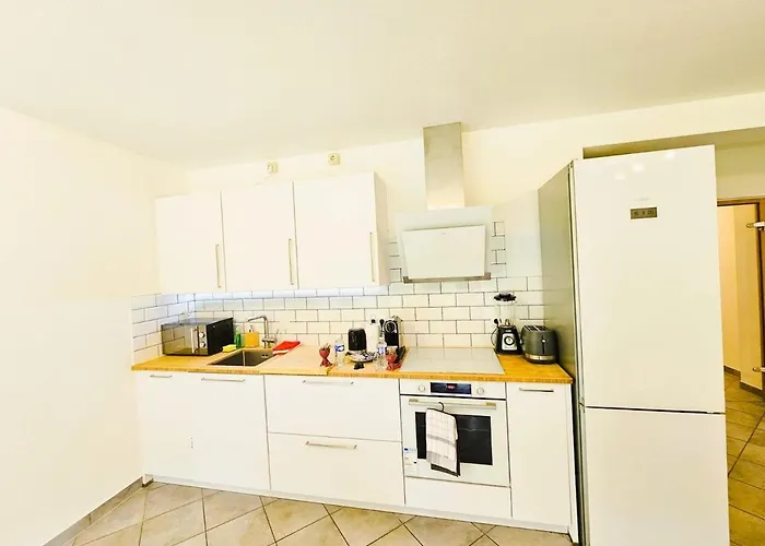 Charming 1br Retreat With Private Terrace