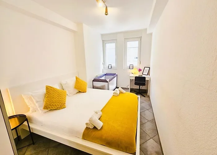 Charming 1br Retreat With Private Terrace 아파트 *