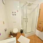 Charming 1br Retreat With Private Terrace * Lucembursko