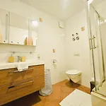 Charming 1br Retreat With Private Terrace Lucembursko