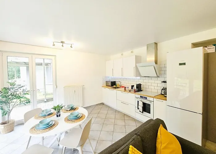 Charming 1br Retreat With Private Terrace Daire *